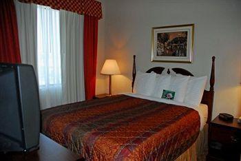 Chisholm Suite Hotel Duncan Екстер'єр фото