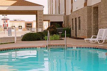Chisholm Suite Hotel Duncan Екстер'єр фото