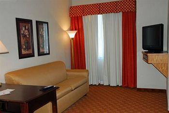 Chisholm Suite Hotel Duncan Екстер'єр фото