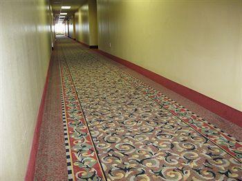 Chisholm Suite Hotel Duncan Екстер'єр фото